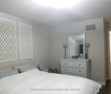 Condo Townhouse For Lease | W9194945 - Photo 5