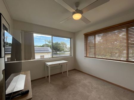 Spacious Unit - Photo 3