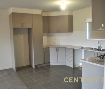 Modern Two-Bedroom Townhouse - Photo 3