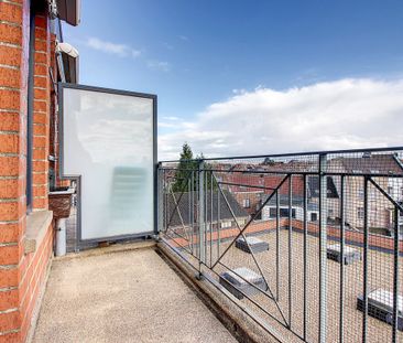 APPARTEMENT 2 CH AVEC GARAGE EN PLEIN CENTRE - Photo 2