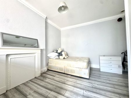 Sussex Gardens, Paddington, London, W2 - Photo 2