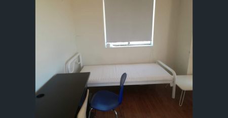 Fully furnished Modern North East Facing Two Bedrooms Apartment in Prime Location - Photo 3