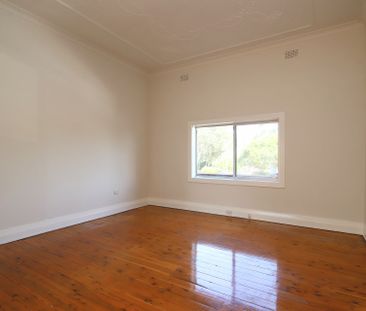 Three Bedroom Family Home - Photo 1