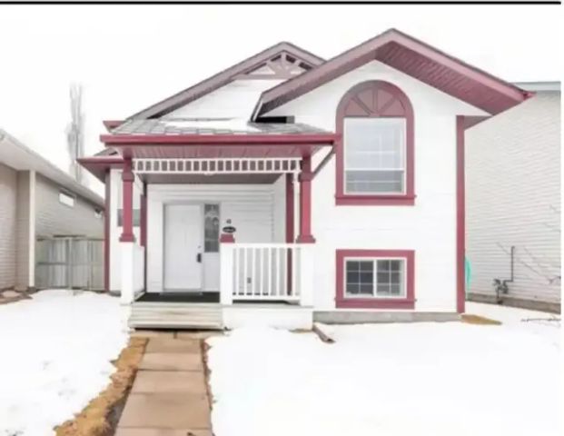 3 bedroom home in Lancaster | 48 Lister Crescent, Red Deer - Photo 1