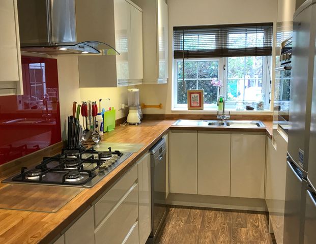 Bathurst Road Room 1 - Photo 1