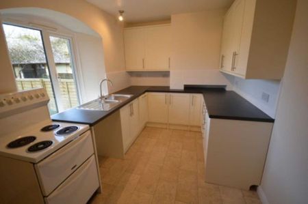 3 bedroom semi-detached house to rent - Photo 5