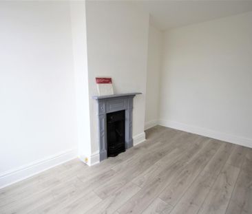 3 bedroom end of terrace house to rent - Photo 4