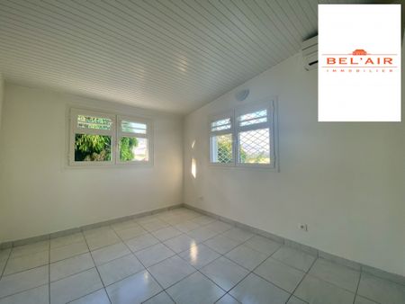 Location Appartement 4 pièces 98m² LE LAMENTIN 97232 - Photo 5