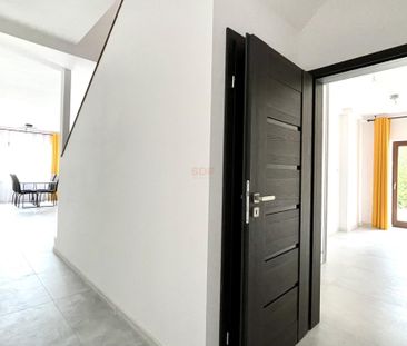 Przestronny dom na zamkniętym osiedlu - Photo 2