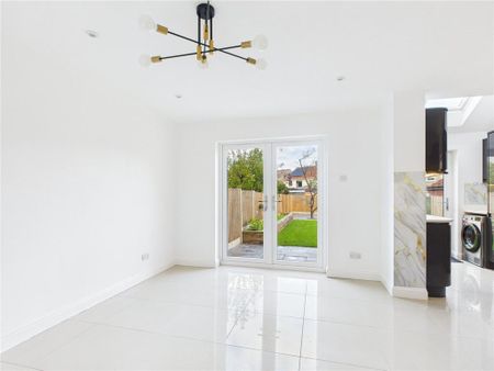 3 bedroom semi-detached house to rent - Photo 3