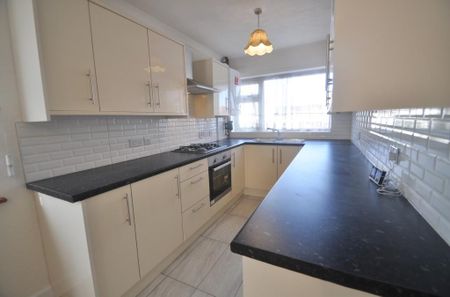 3 bedroom semi-detached house to rent - Photo 5