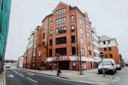 Three Bedroom Apartment - Photo 4