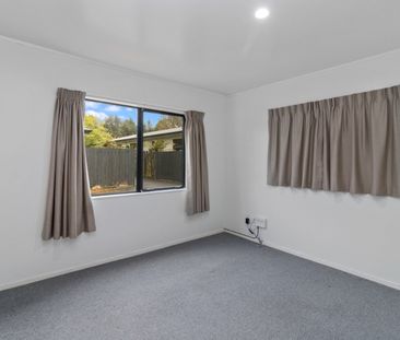 Double glazed & Comfortable - Photo 3