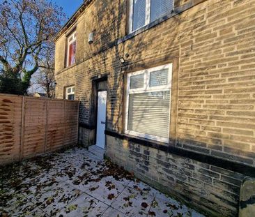 Southfield Lane, Bradford, BD7 - Photo 1