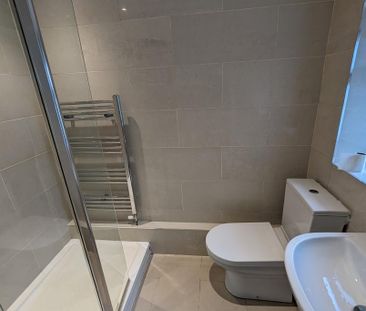 4 bedroom terraced house to rent - Photo 5