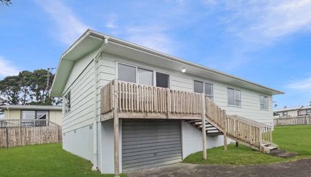 West Harbour - 3 Bedrooms House - Photo 4