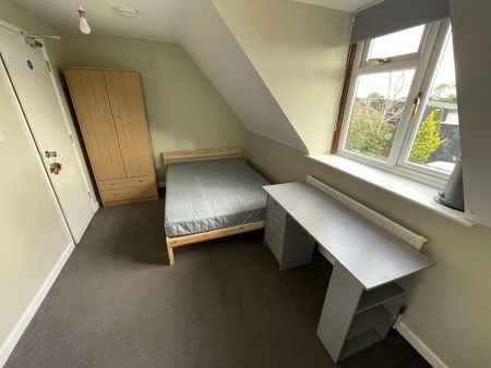 1 bedroom in a house share to rent - Photo 2