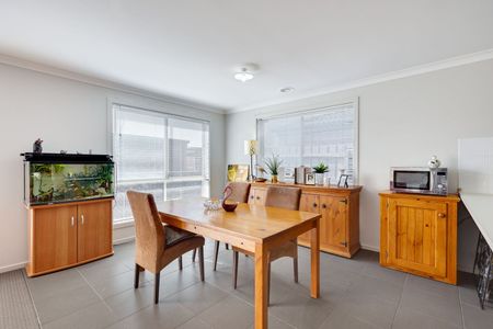 Spacious and Bright 3-Bedroom Home in Epping - Photo 3