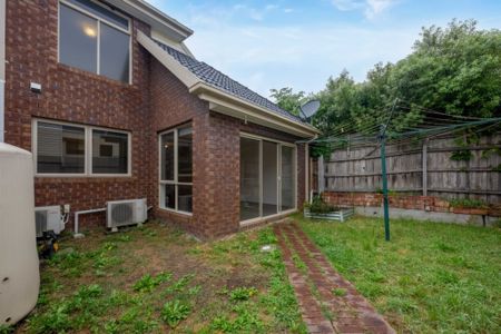 Modern Townhouse Living - Entrance to Property Via Laneway in Sussex St - Photo 3