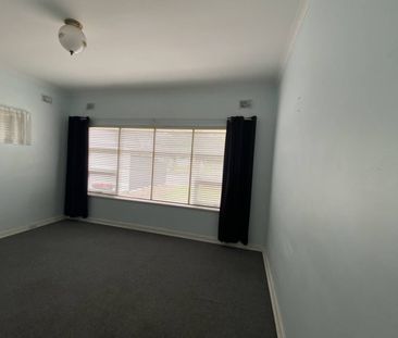 4 Bedrooms, 2 Bathrooms House for rent - Photo 1