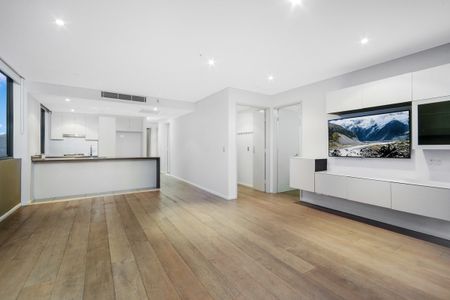 Next to East Village I Large 3-Bedroom Apartment I Double Carspace - Photo 2