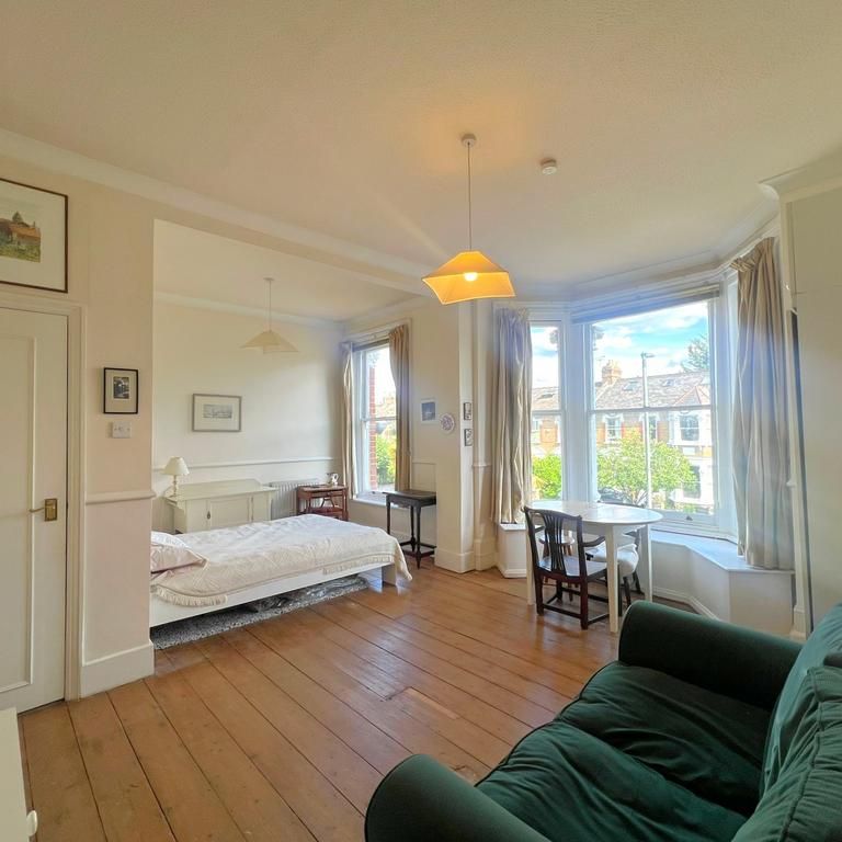 Studio to rent - Photo 1