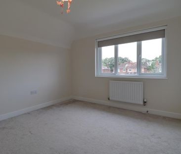 4 bedroom detached house to rent - Photo 4