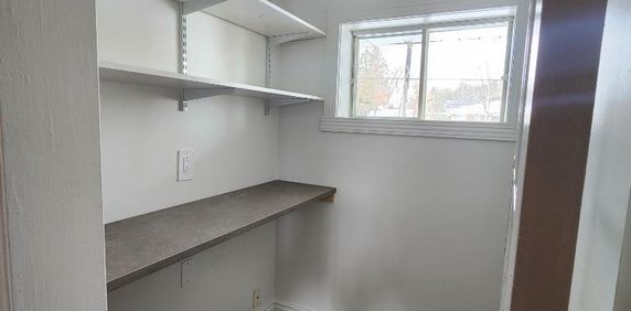 4 1/2 rénové avec cours, Laval, Sainte-Dorothée - Photo 2