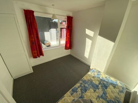 3 Bed Terraced House, Poitiers Road, CV3 - Photo 3