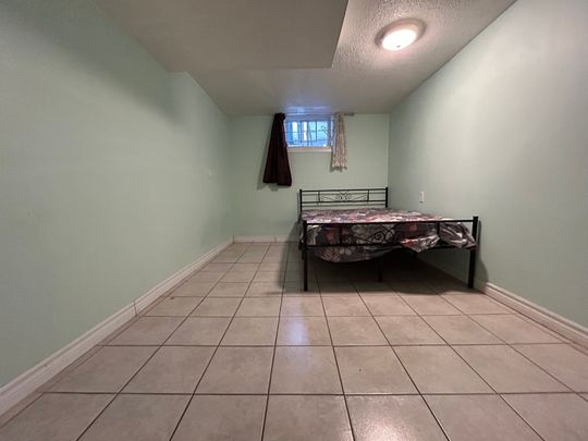 For Lease - 62 Newlands Ave Avenue Unit# Basement, Toronto, Ontario - Photo 1