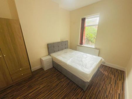 4 bedroom terraced house to rent - Photo 5