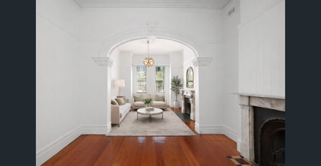 Character Filled, Tastefully Updated, Centrally Positioned, Stylish And Sun-Kissed, Four Bedroom Family Home - Photo 2