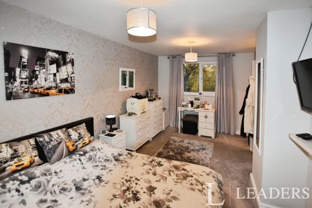 2 bedroom mid-terrace to rent Abbotsweld, Harlow - Photo 2
