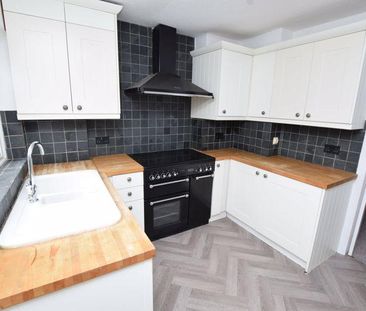 3 bedroom terraced house to rent - Photo 5