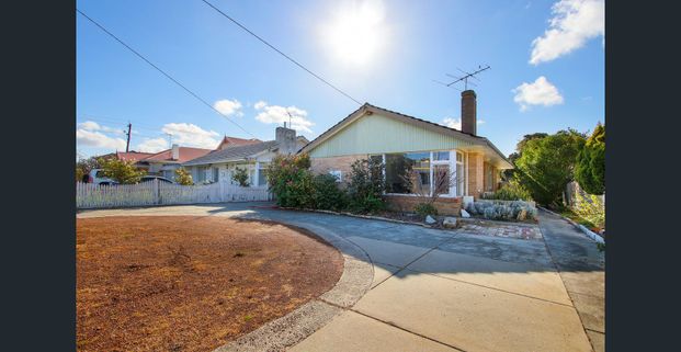 Character home near the Swan - Photo 1