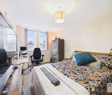 :: Vernon Street, SK1 - Photo 4