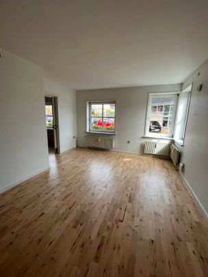 Funktionel lejlighed nær Aalborg Storcenter med lysindfald - Photo 1