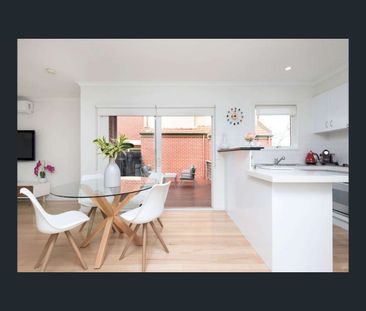 2/367 Napier St, Strathmore, Vic 3041 - Photo 5