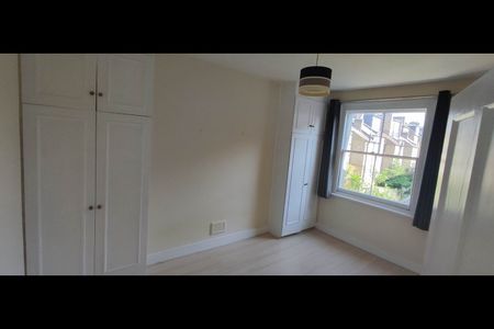 3 Bed Maisonette, Linden Gardens, W4 - Photo 3