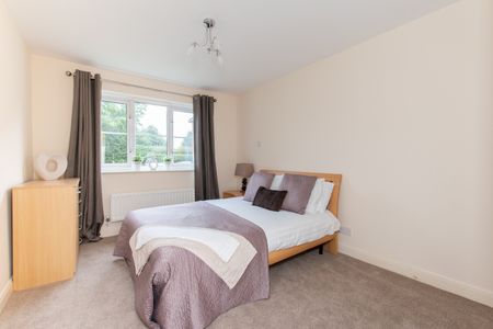 Pullman Court, Maidenbower, Crawley, RH10 - Photo 5