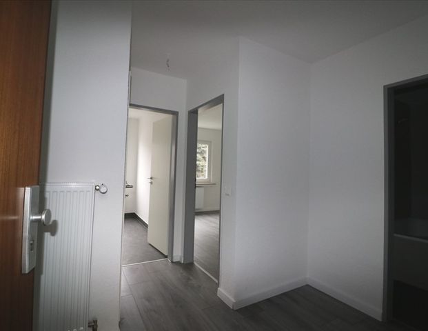 NEST FÜR SINGLES UND PAARE MIT GARTENNUTZUNG UND STELLPLATZ, 2-ZI-Whg. 1.ET in St. Tönis - Photo 1