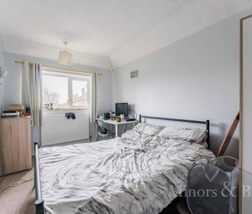 4 bedroom semi-detached house to rent - Photo 3