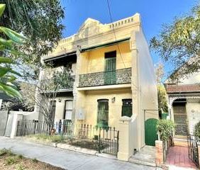 Charming Terrace in Nestled Location - Photo 5