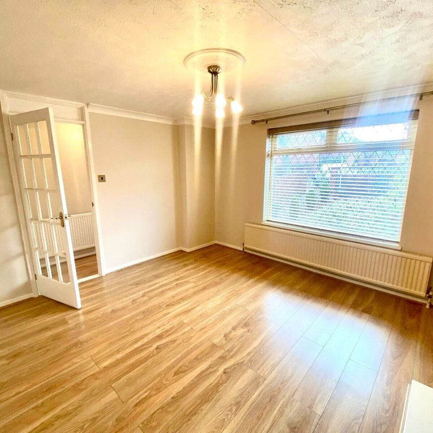 Kitson Close, Leeds - Photo 1