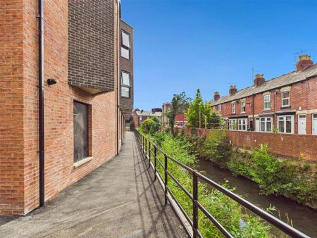 2 bedroom apartment to rent - Photo 2