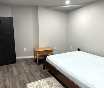 For Lease - 4 Brennan Road Unit# Room 2, Ajax, Ontario - Photo 6