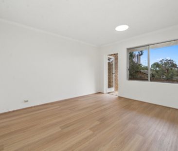 LIGHT AND AIRY 1 BEDROOM APARTMENT IN GREAT LOCATION - Photo 4