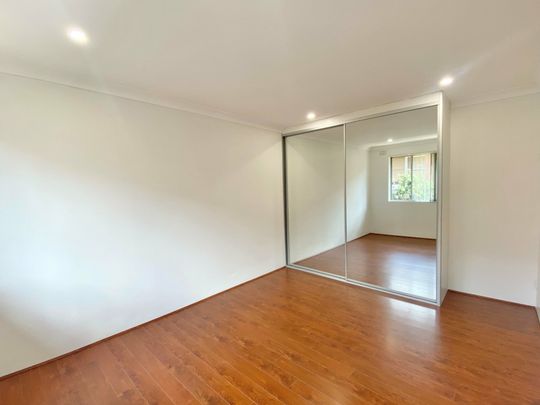 Conveniently Located 2 Bedroom Unit! - Photo 1