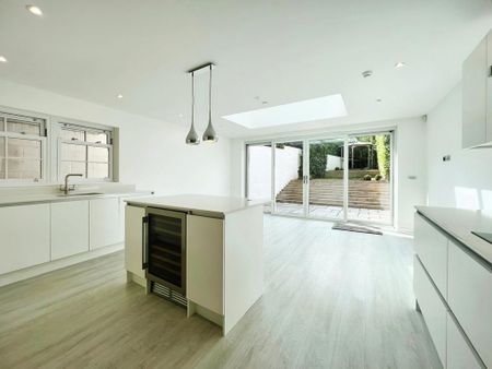 4 bedroom terraced house to rent - Photo 5