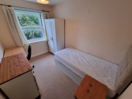 6 Bed Student Accommodation - Photo 2